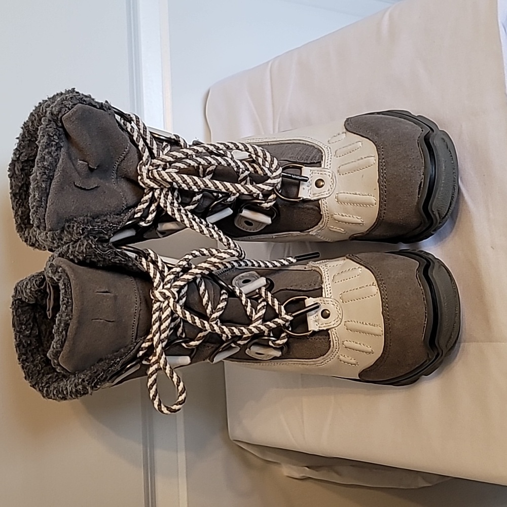 Pajar Canada Adelina snow boots